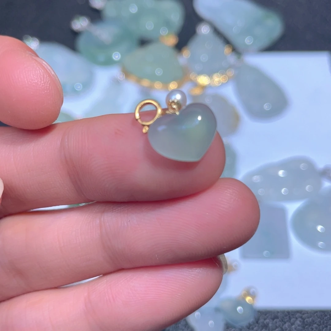 翡翠颈饰18K金镶嵌翡翠