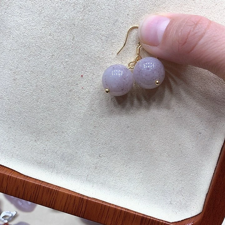 石英质玉颈饰合金