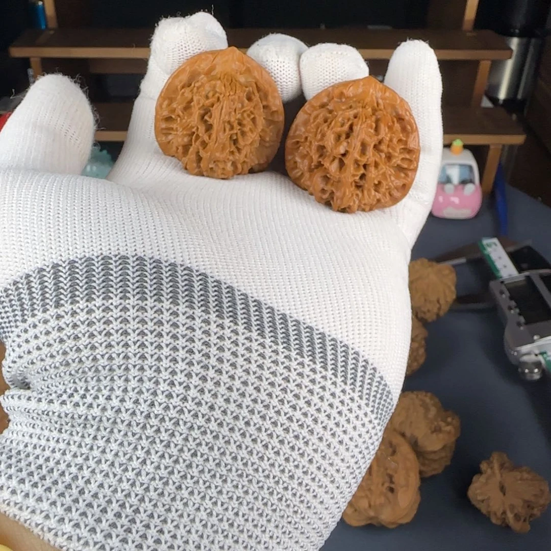 文玩核桃吊坠边度高35秦闷 帮主播妈妈代出