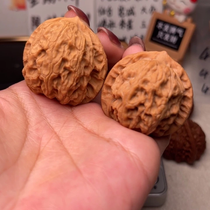 吊坠文玩核桃梨木台