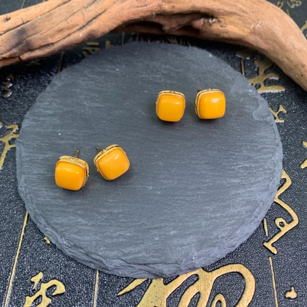 蜜蜡耳钉-多样性发一-241030007【尺寸约10*10mm】