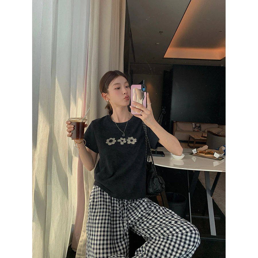 张贝贝 花影市集 高密棉 贴布小花百搭基础tee