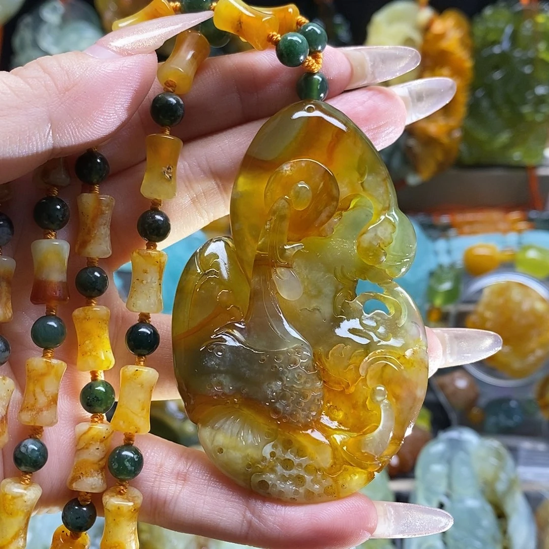 蛇纹石玉未镶嵌颈饰