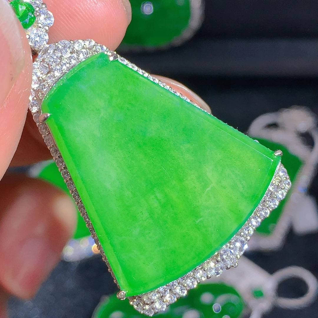 翡翠颈饰银S925镶嵌吊坠