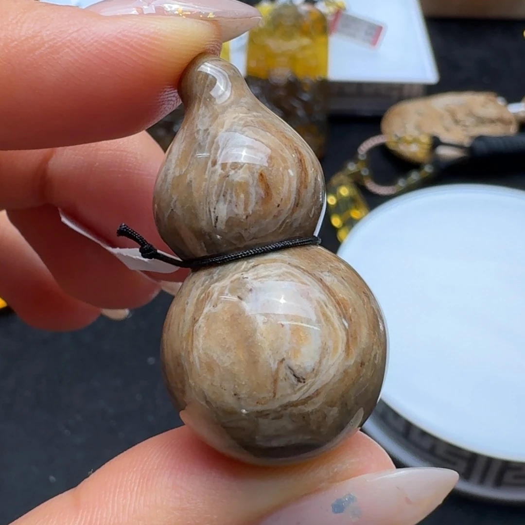未镶嵌颈饰琥珀葫芦