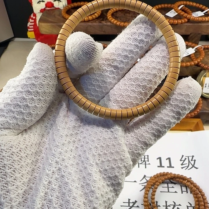 M***。手串橄榄核6.1mm 老挝核药片全品
