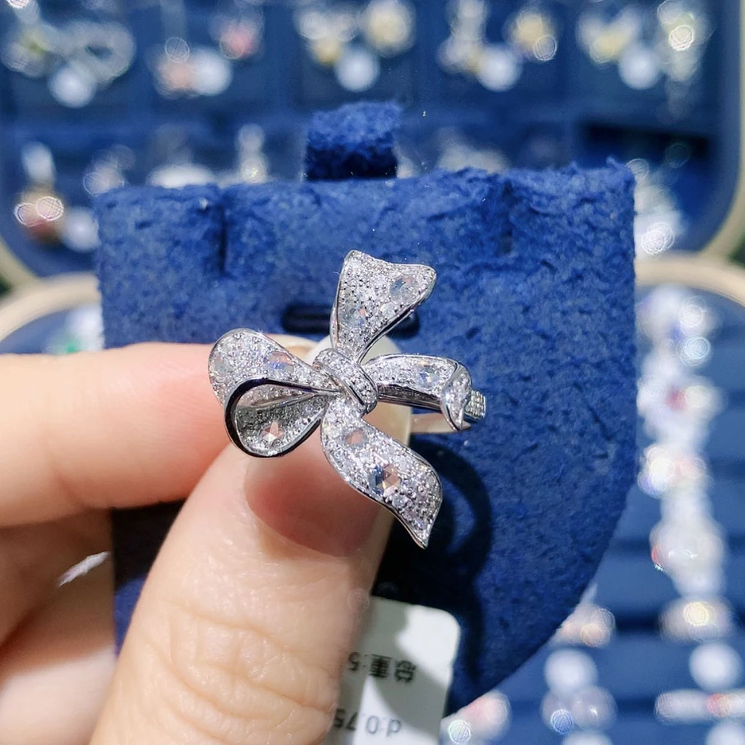 【闪购商品】铂Pt900镶嵌戒托钻石不规则蝴蝶结戒指