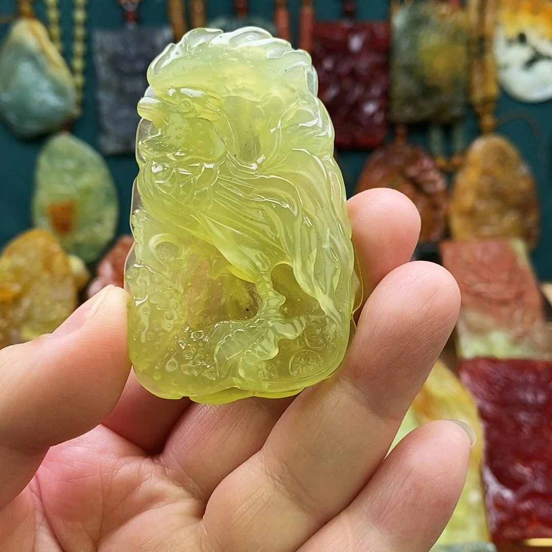 蛇纹石玉未镶嵌颈饰生肖鸡