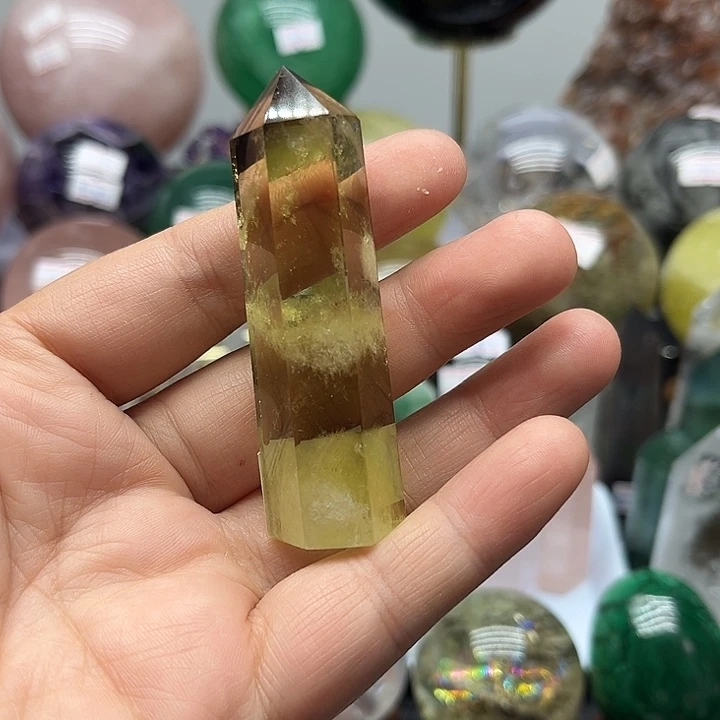 未镶嵌水晶珠宝半成品41克黄水晶柱