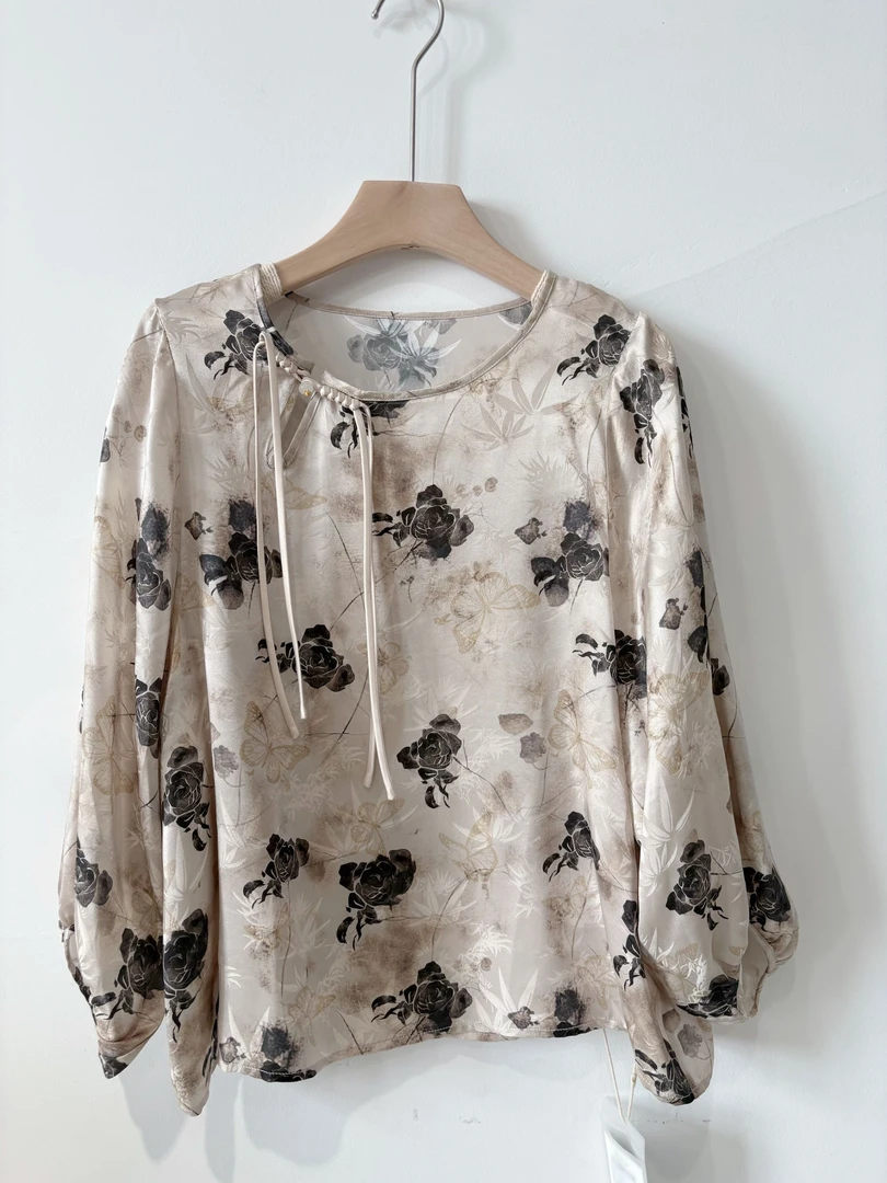 《上衣》樱美嘉时尚桑蚕丝100花萝上衣m033碎花休闲夏季圆领百搭