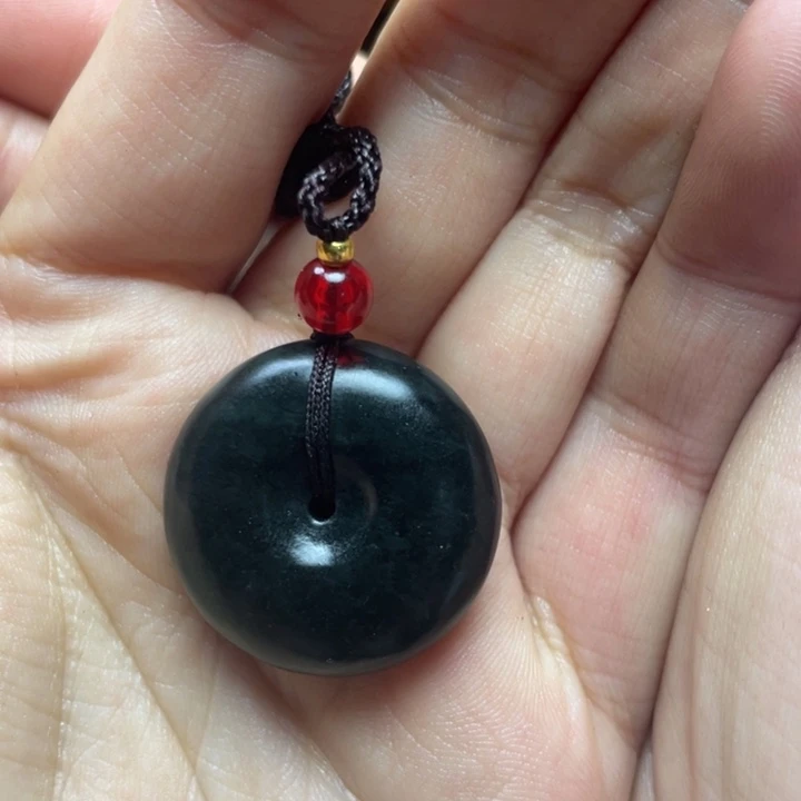 大***灿和田玉未镶嵌颈饰