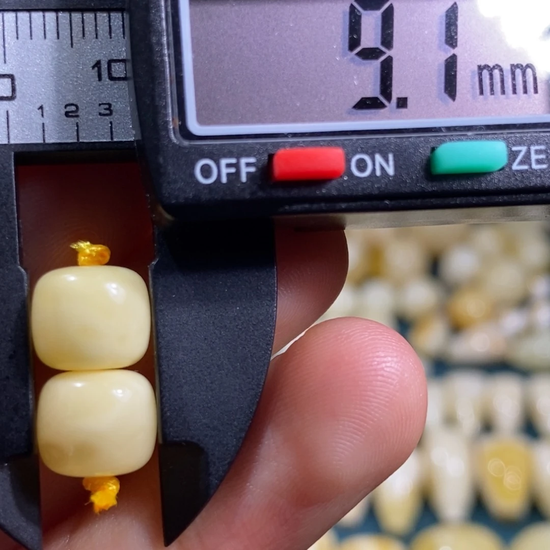 未镶嵌蜜蜡裸石配饰