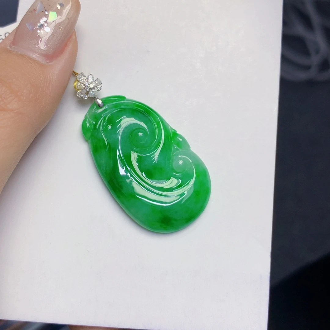 翡翠18K金镶嵌颈饰