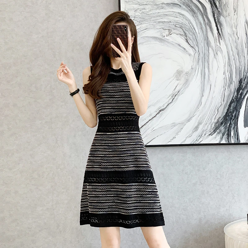 无袖冰丝背心裙女2025夏季薄款新款镂空提花高腰A字针织连衣裙子