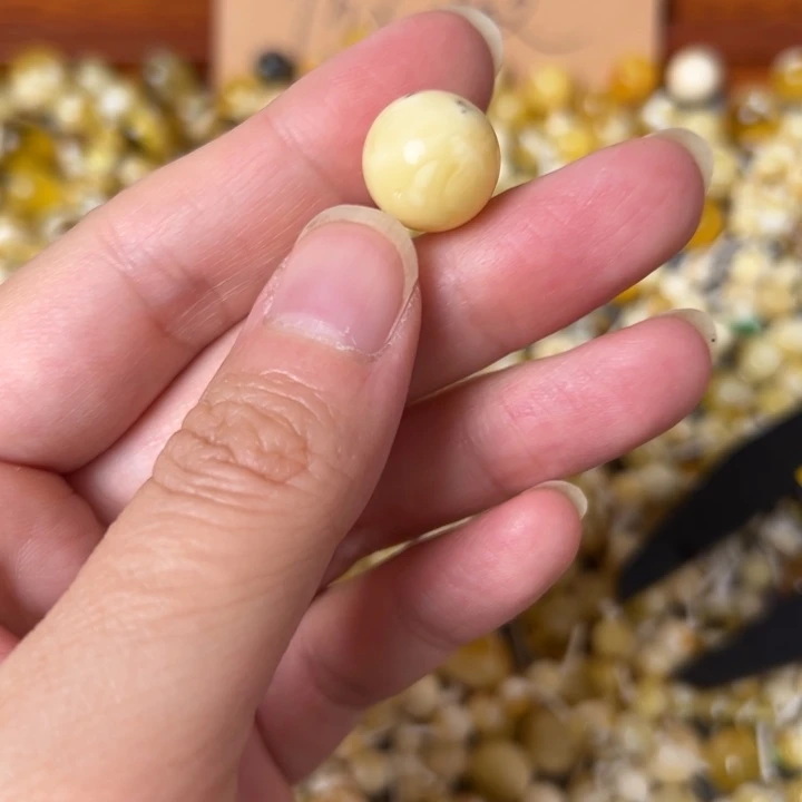 蜜蜡未镶嵌裸石13.3mm一个