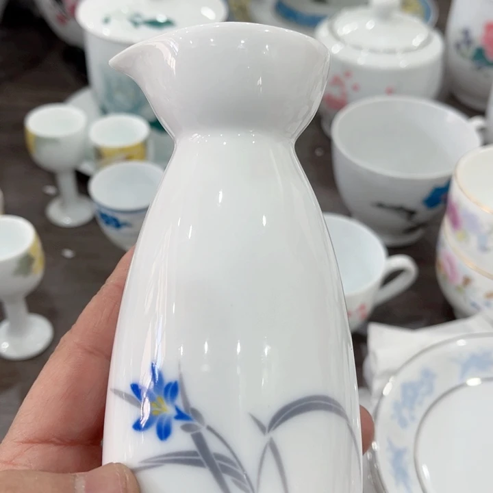 壶釉下五彩的瓷器在瓷器