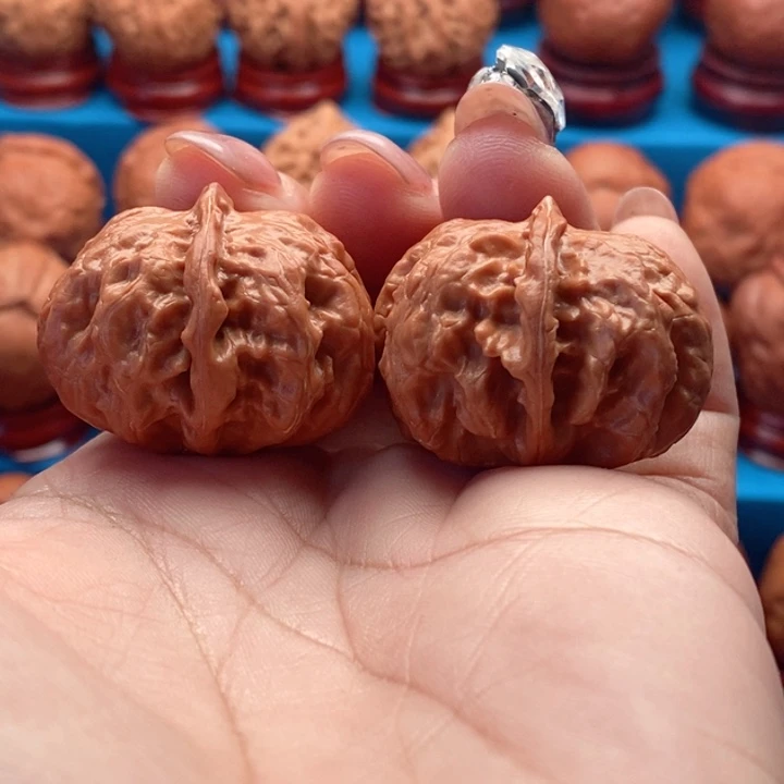 核桃精品文玩核桃手捻玉石粗筋