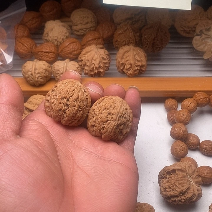 文玩核桃吊坠全品红宝石