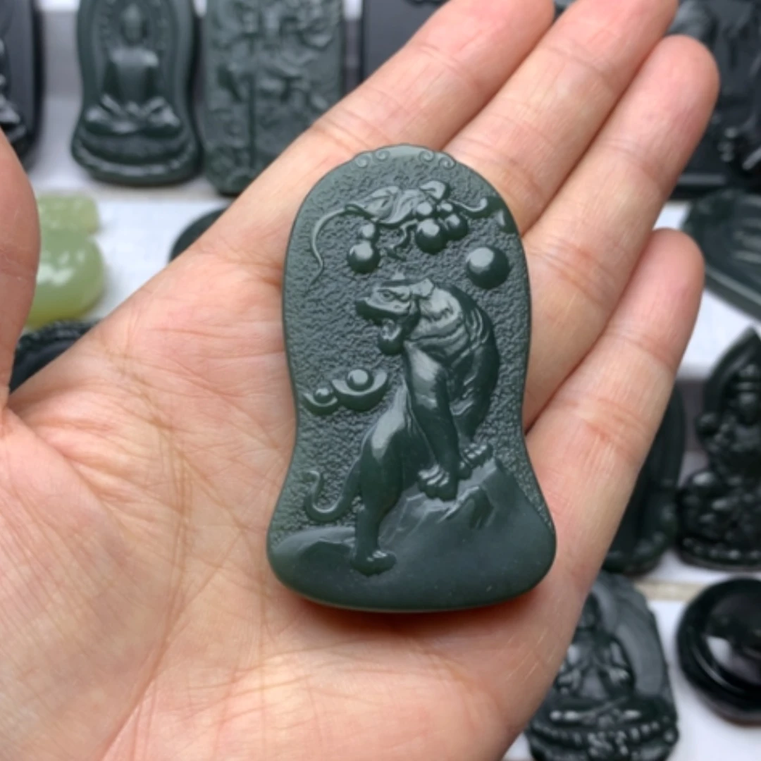 【闪购商品】颈饰未镶嵌和田玉双面雕刻