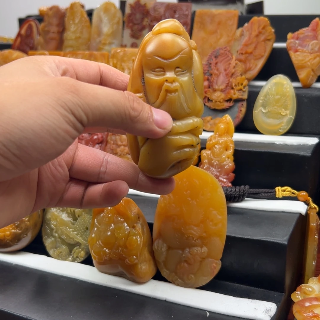 未镶嵌石英质玉（黄龙玉）黄龙玉