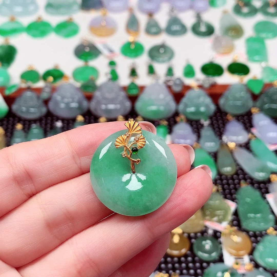 哈***3翡翠18K金镶嵌颈饰