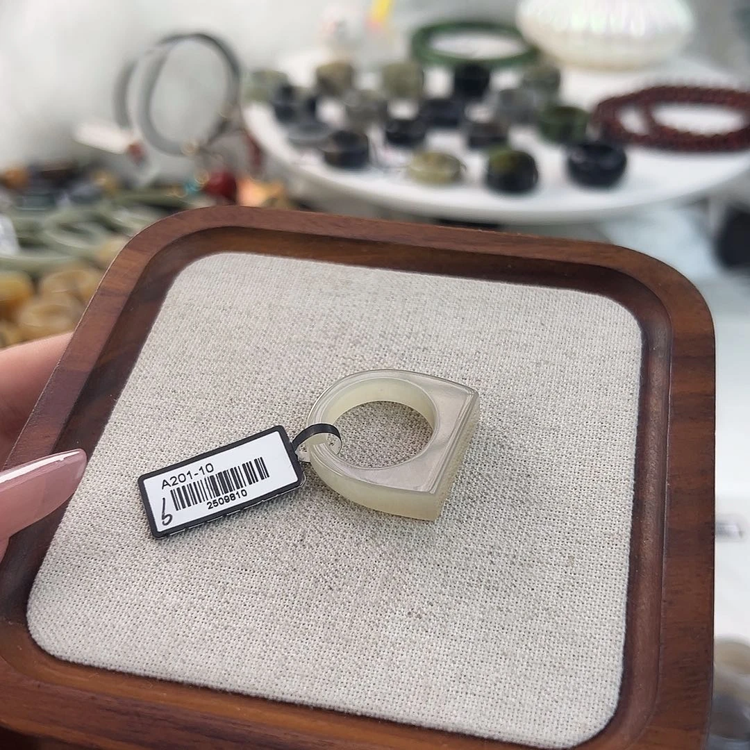 和田玉未镶嵌戒指N13烟灰马鞍直径17.5不退换