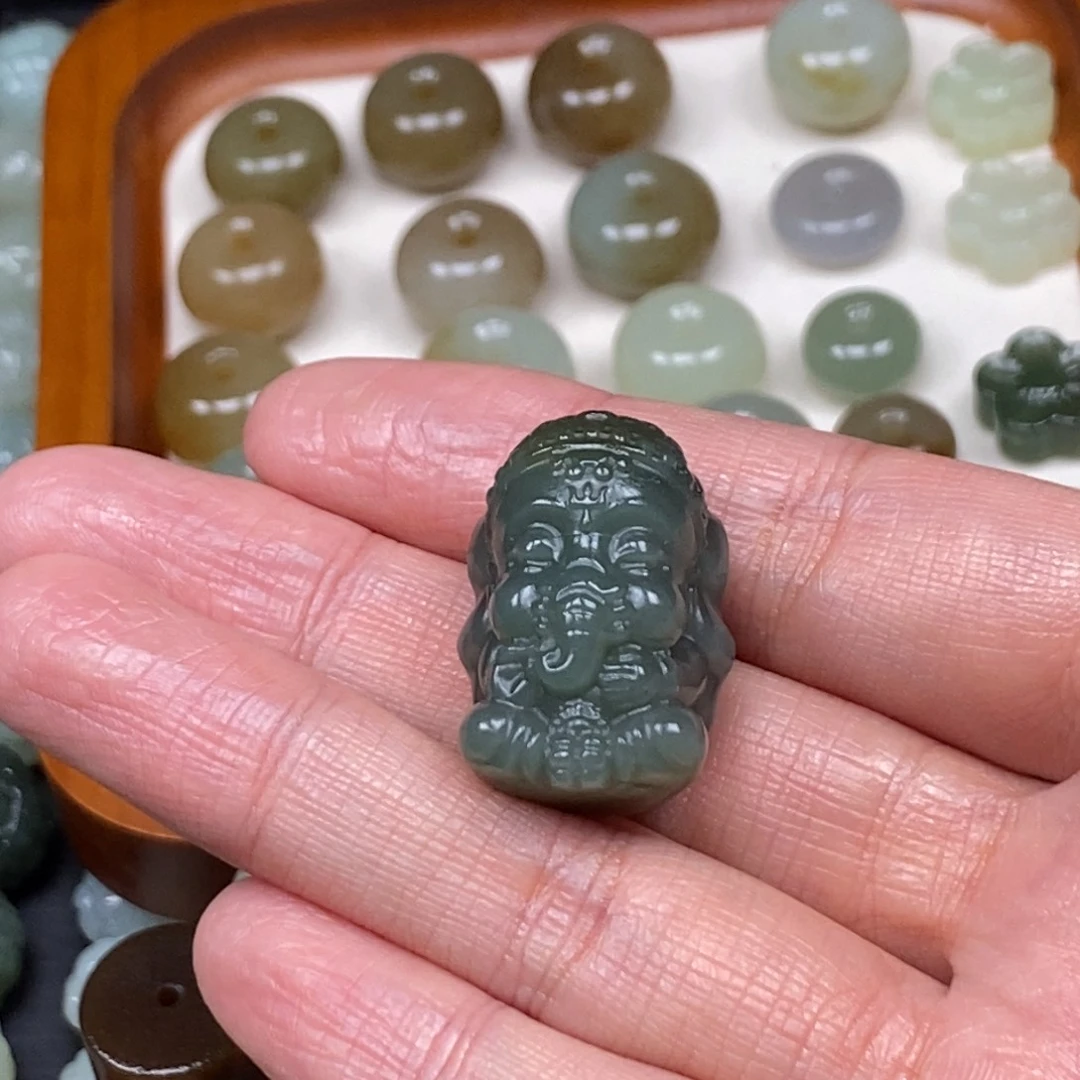 斌***斌和田玉未镶嵌颈饰