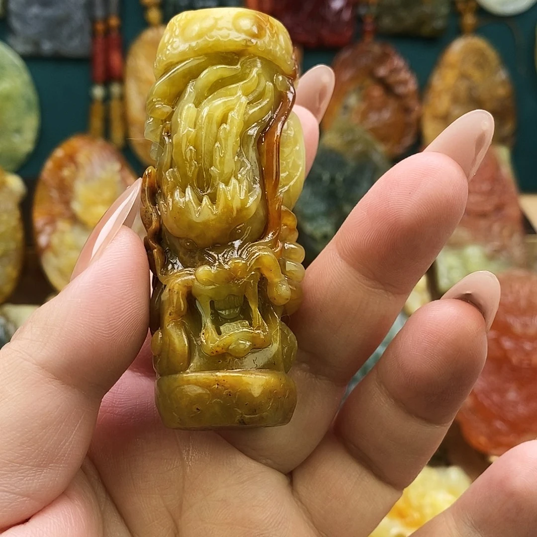 蛇纹石玉未镶嵌颈饰龙盘柱