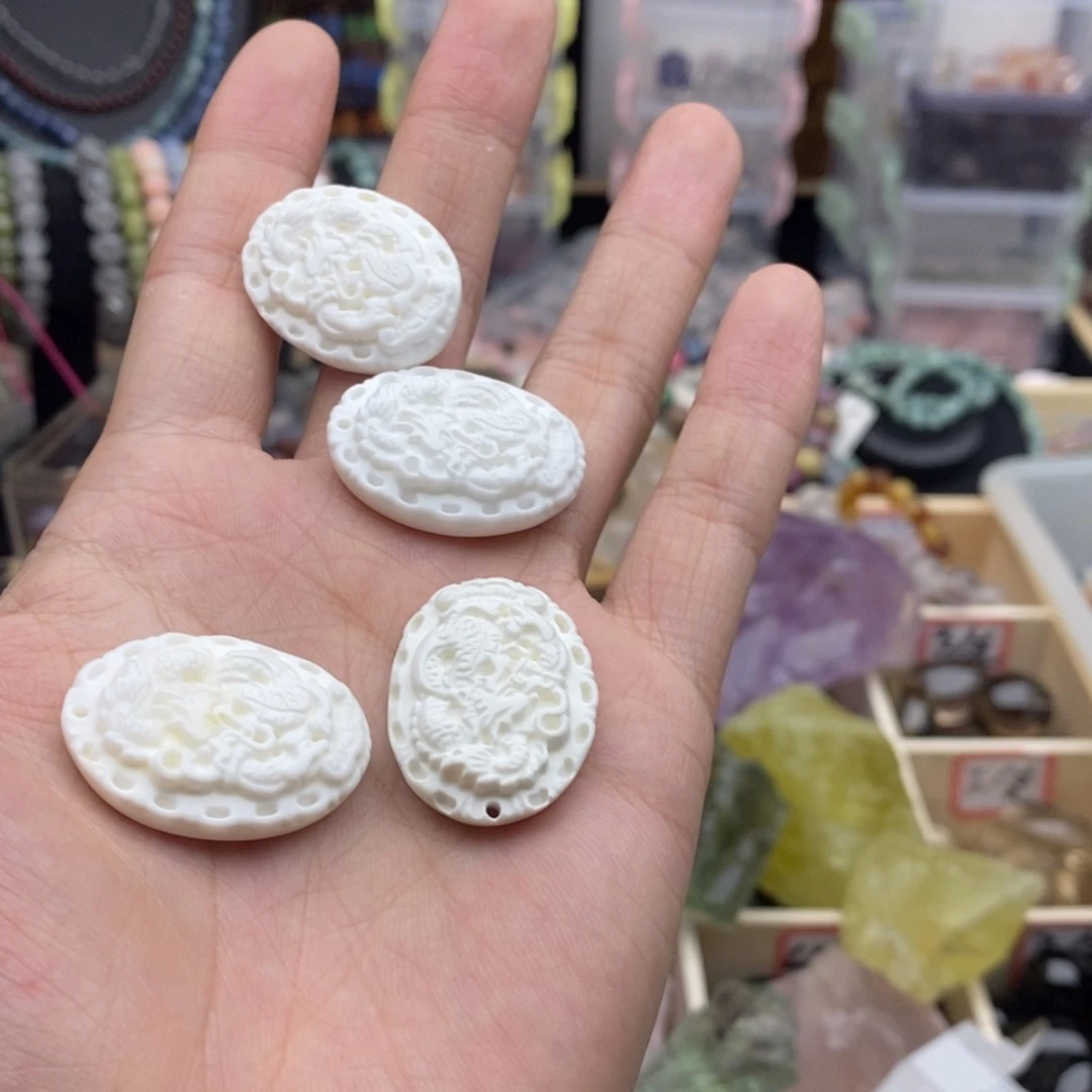 玛瑙/玉髓未镶嵌珠宝半成品一个天然车贝壳龙牌A981