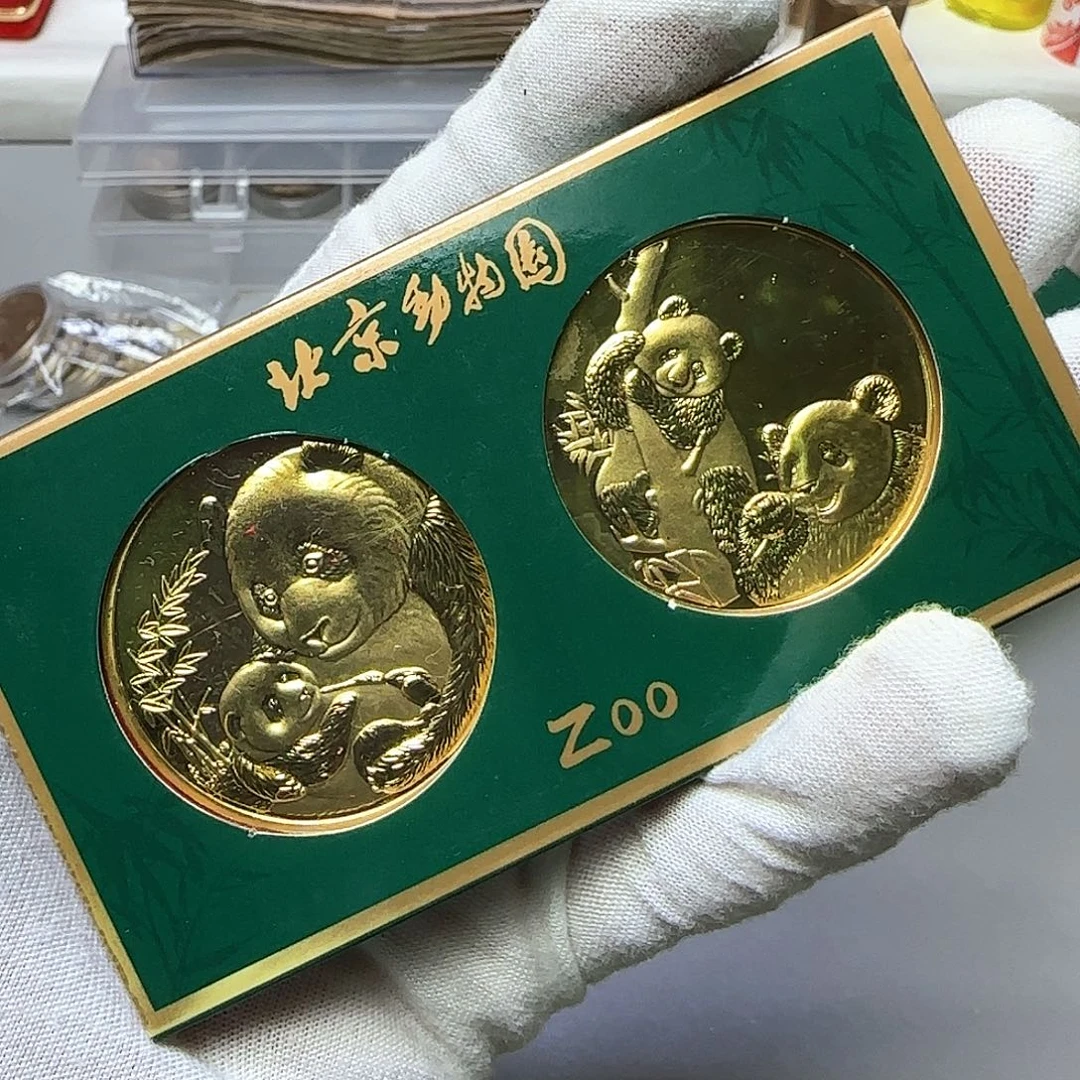 熊猫纪念章一对两枚福利出