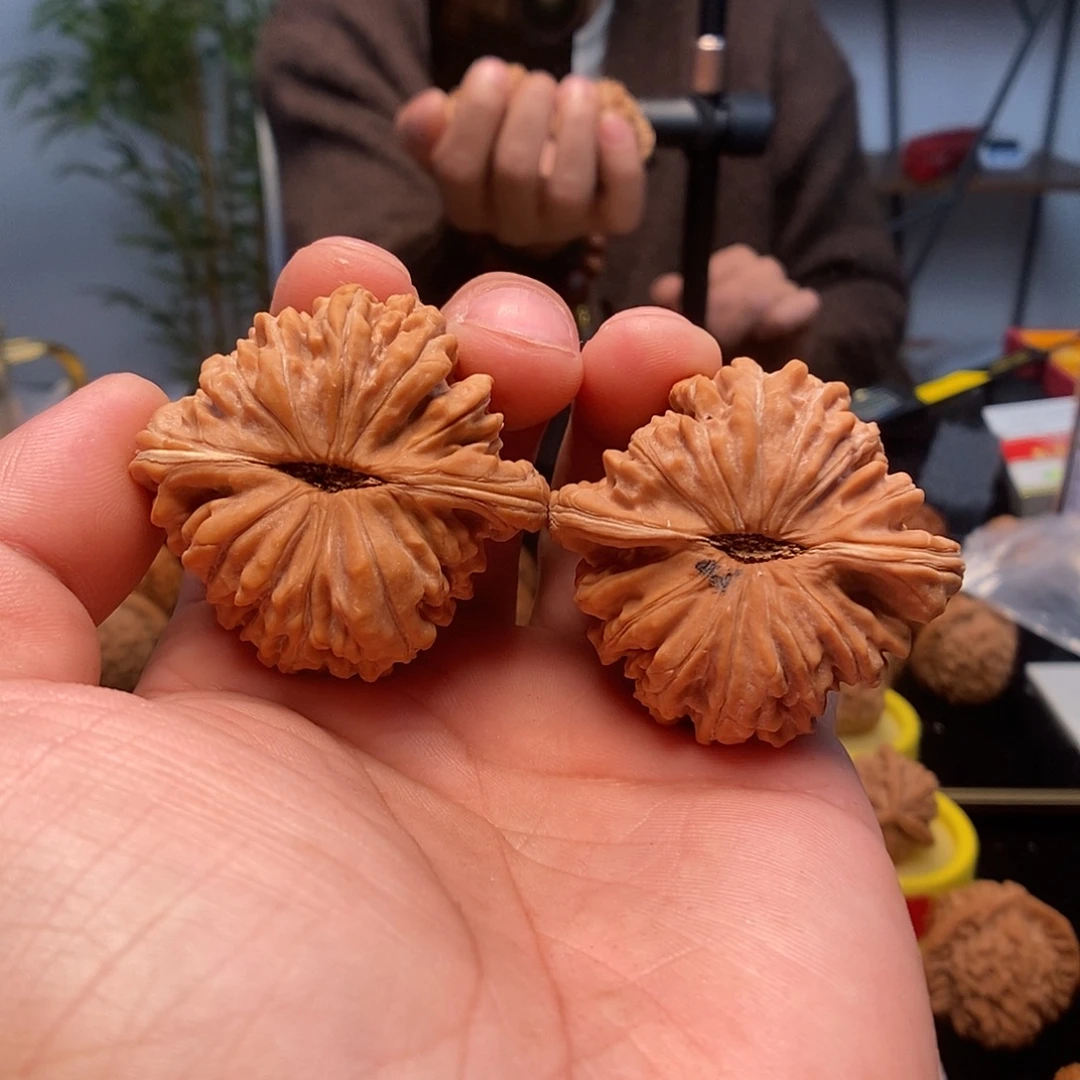 文玩核桃吊坠山地楼46