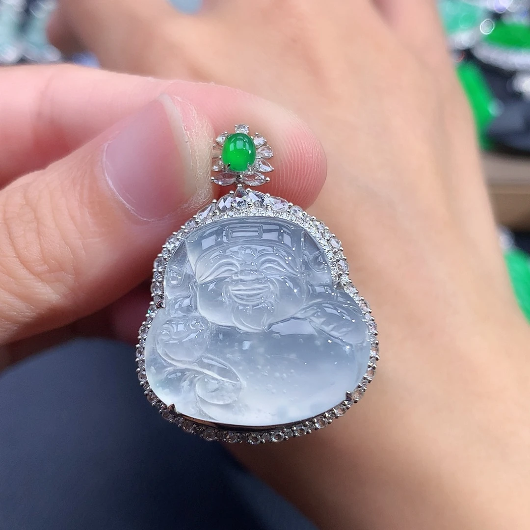 颈饰18K金镶嵌翡翠