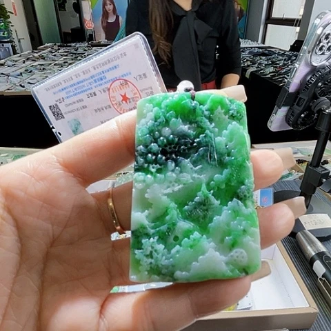 颈饰未镶嵌翡翠一个