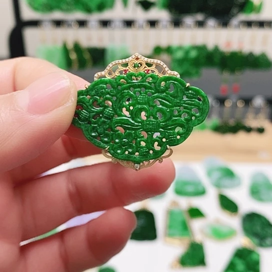 翡翠18K金镶嵌耳饰挂件