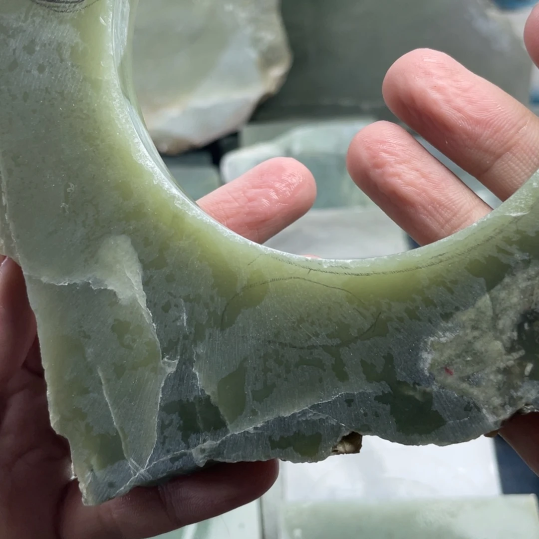 家***弟和田玉手镯未镶嵌吊坠