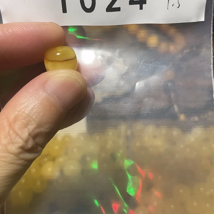 琥珀未镶嵌珠宝奇石11.7老型瑕疵单珠