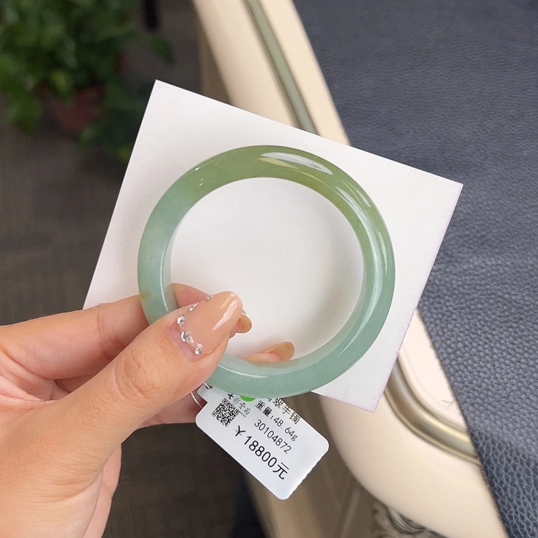 翡翠未镶嵌手镯52冰绿半山水