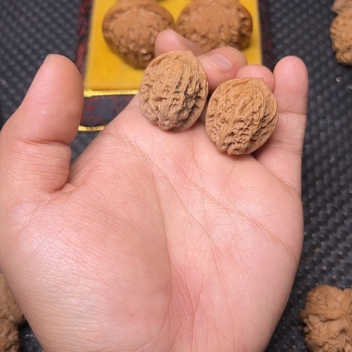 文玩核桃吊坠观音肚