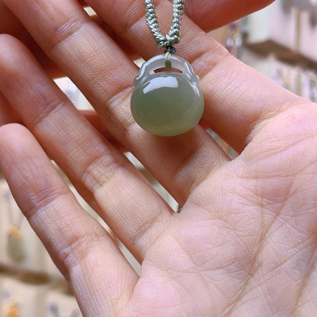 和田玉未镶嵌吊坠(赠链)?*