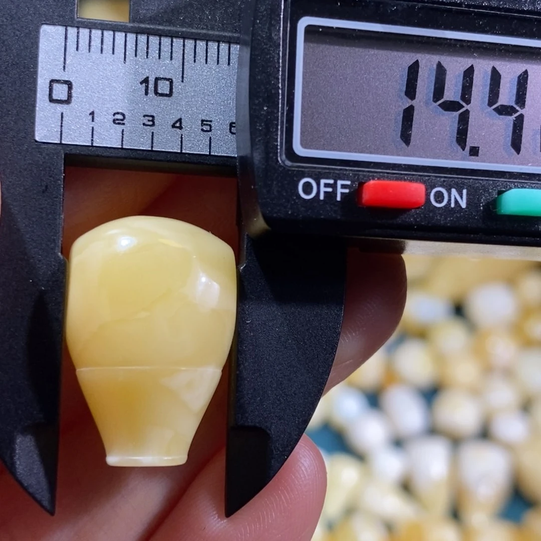 蜜蜡裸石未镶嵌配饰