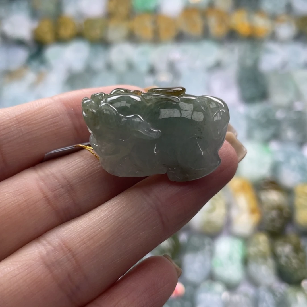 翡翠未镶嵌颈饰貔貅