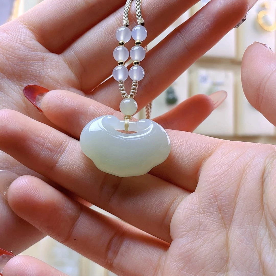 和田玉吊坠(赠链)未镶嵌Z****?