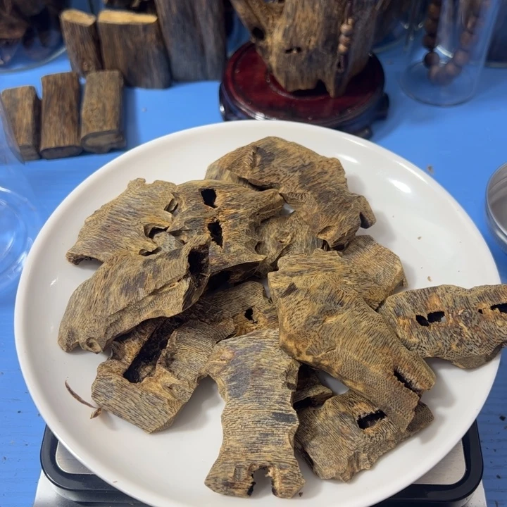 沉香沉香碎屑乌身圆叶高油薰香醇化料100克