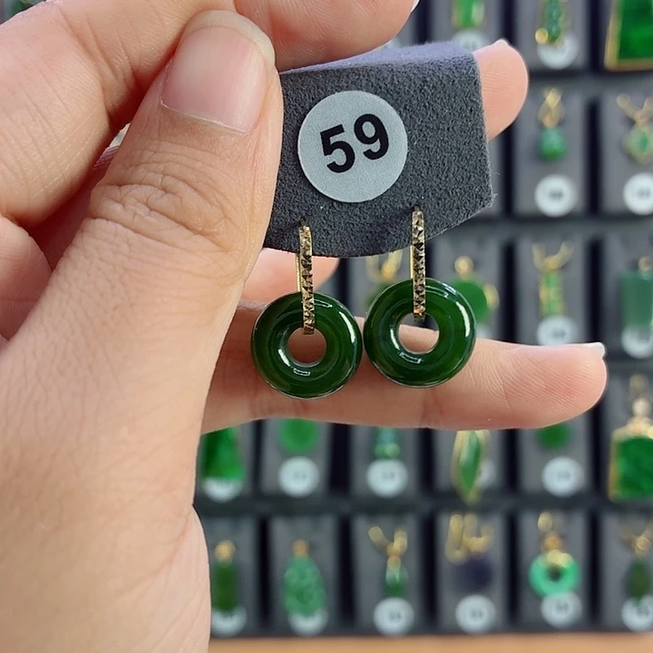 18K金镶嵌和田玉耳饰