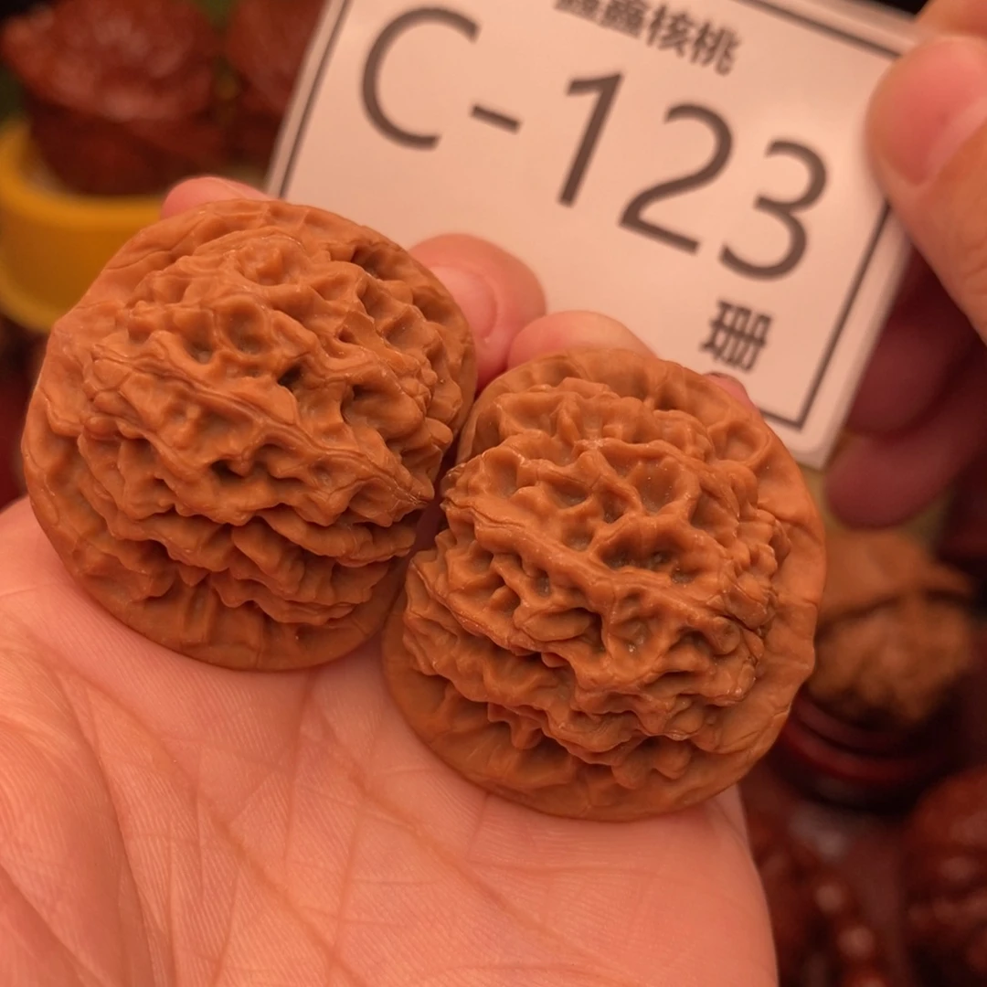 磊***子桃核把件秦闷34……