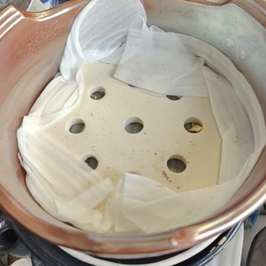 瓷铁红釉炭炉口径25