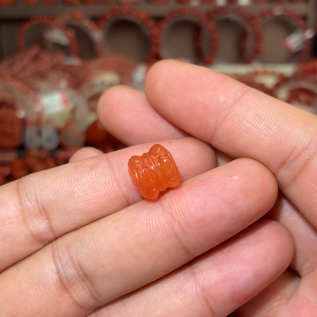 南红玛瑙未镶嵌颈饰并蒂莲桶珠11*10