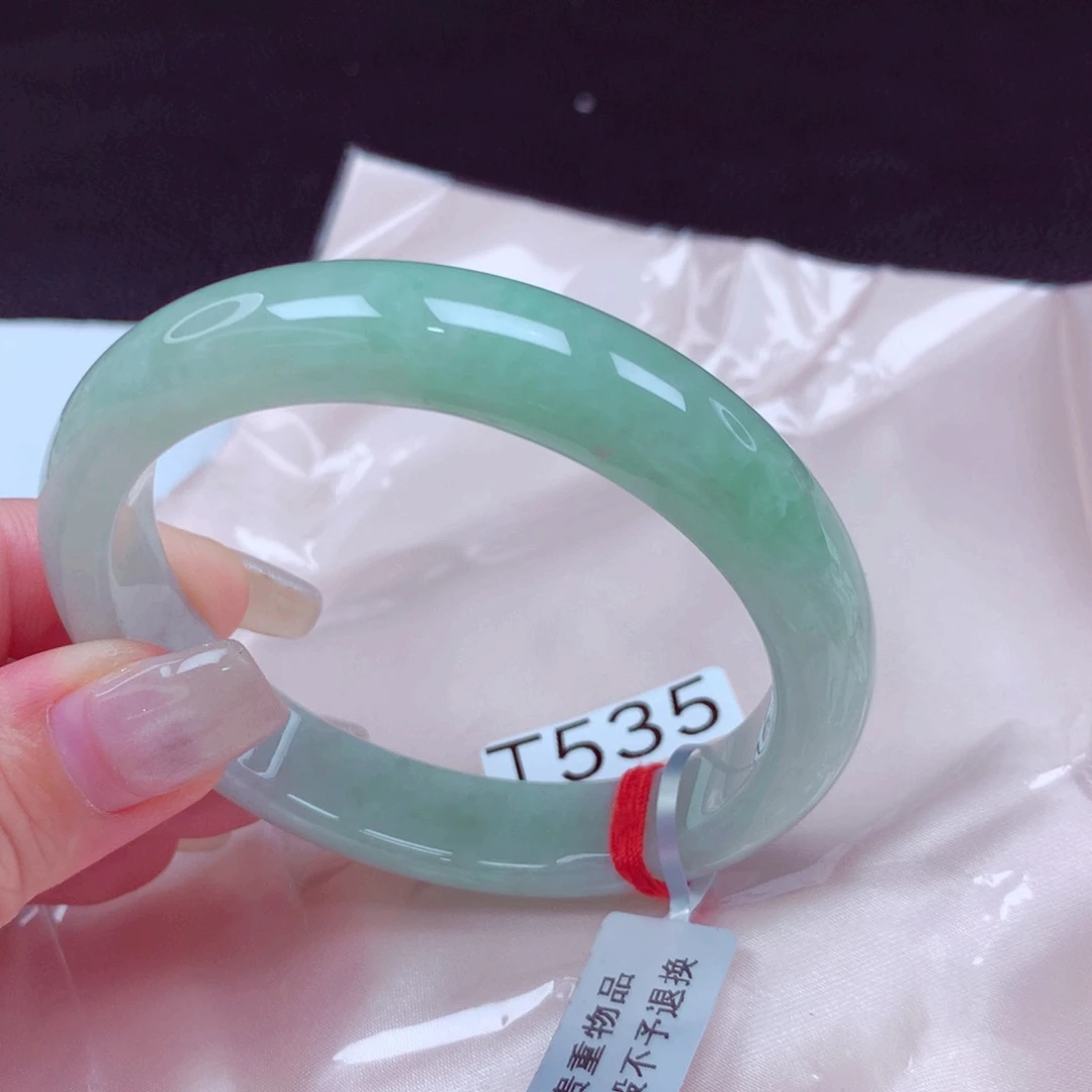 翡翠手镯未镶嵌手镯88