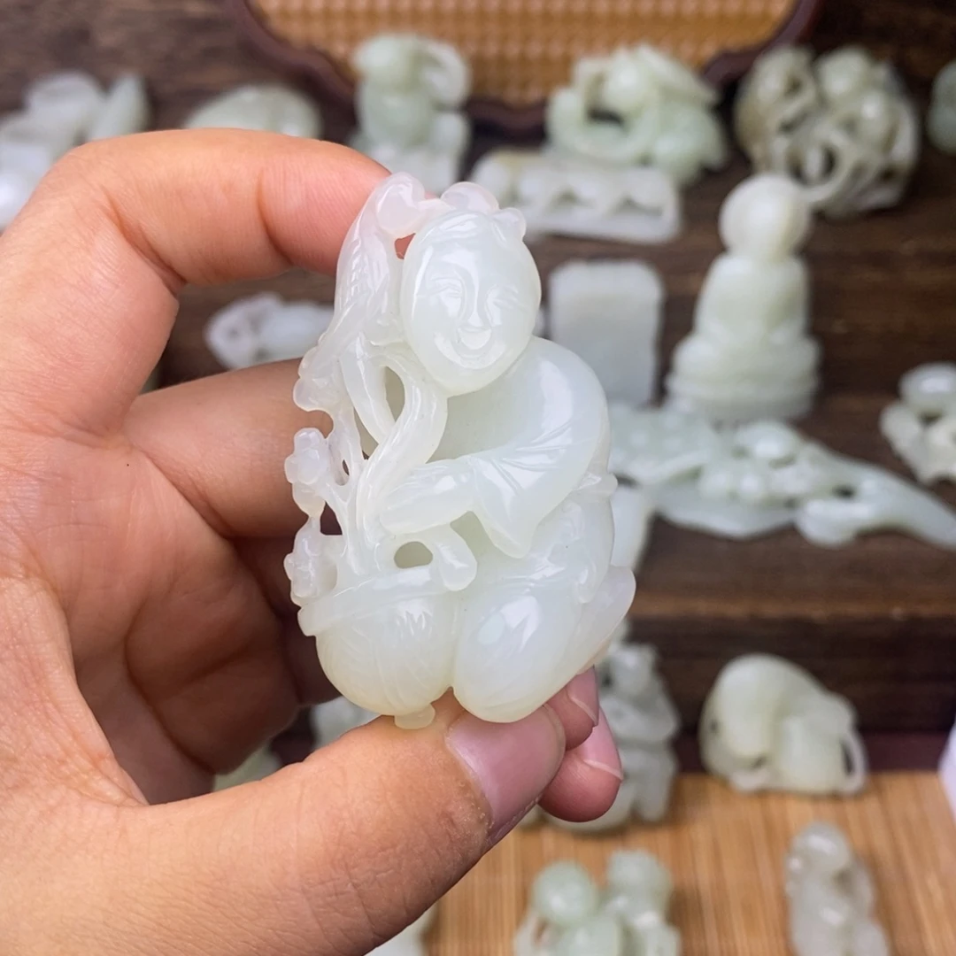 穗***：颈饰未镶嵌和田玉