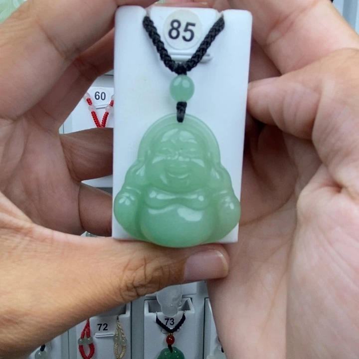 梦***缘石英质玉未镶嵌颈饰